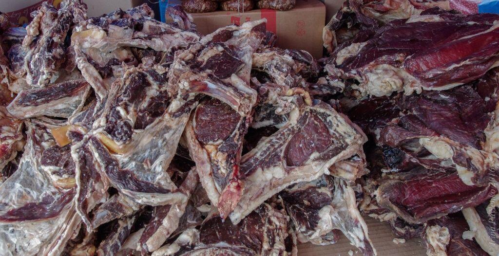 Сушеное мясо на рынке в Грозном